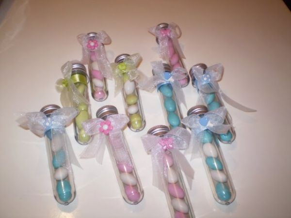 Tubo pet com tampinhas decoradas